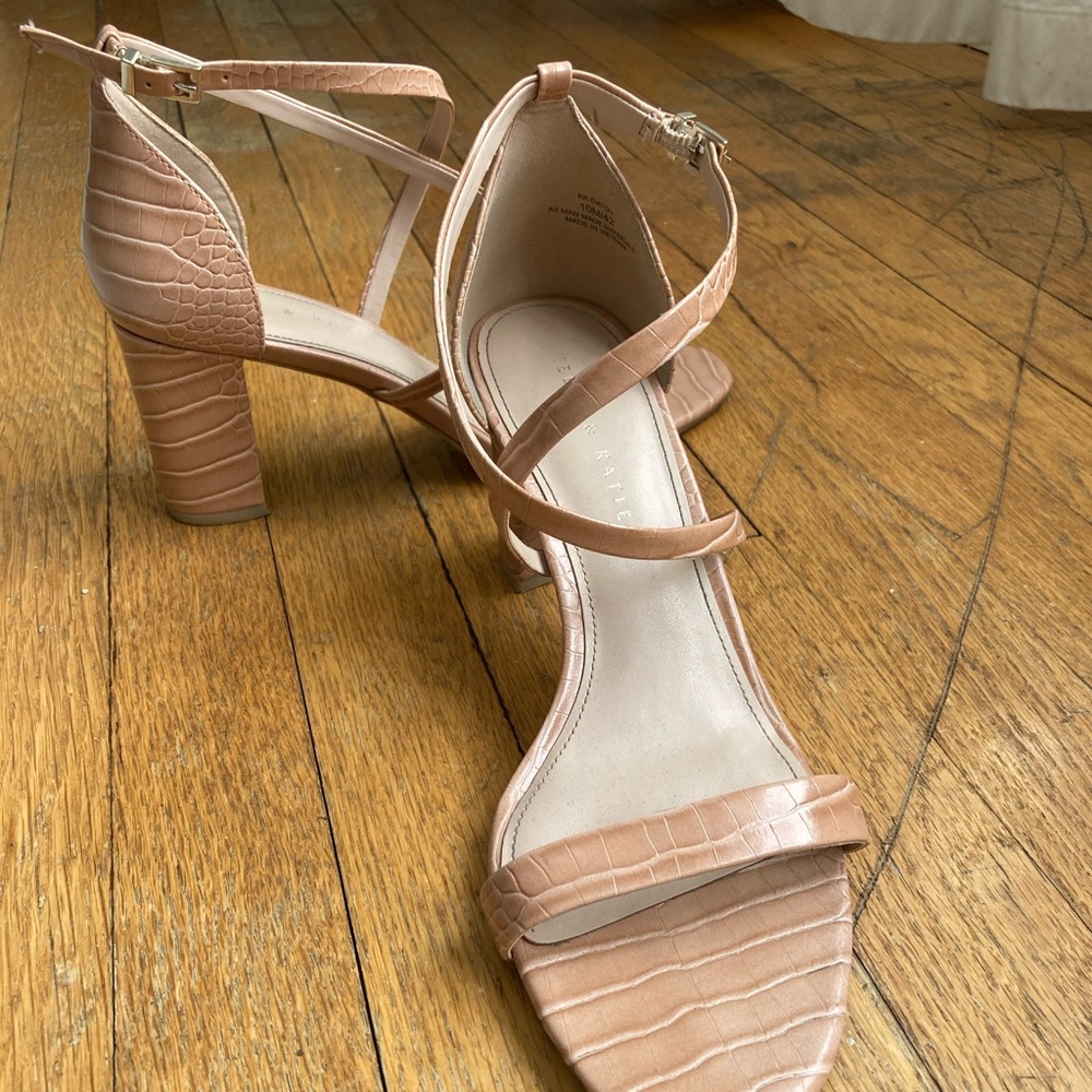 Y2K Kelly & Katie trendy nude snakeskin heels